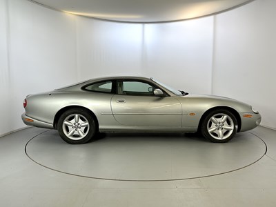 Lot 125 - 1998 Jaguar XK8