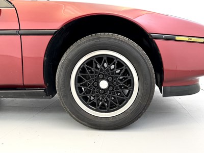 Lot 185 - 1988 Pontiac Fiero