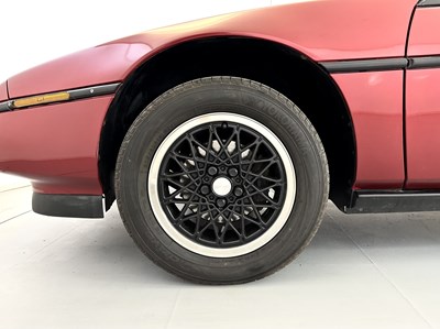 Lot 185 - 1988 Pontiac Fiero