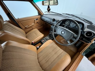 Lot 77 - 1977 Mercedes-Benz 250