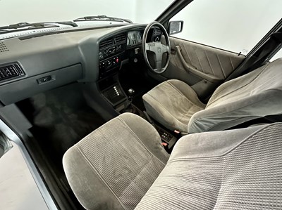 Lot 49 - 1988 Vauxhall Cavalier
