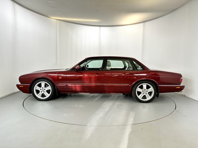 Lot 101 - 1999 Jaguar XJR