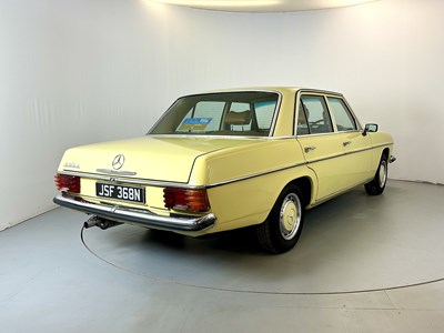 Lot 143 - 1975 Mercedes-Benz 230.4