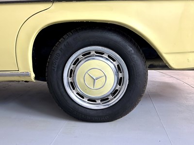 Lot 77 - 1975 Mercedes-Benz 230.4