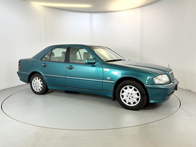 Lot 150 - 1998 Mercedes-Benz C200