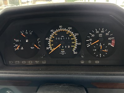 Lot 32 - 1991 Mercedes-Benz 300E