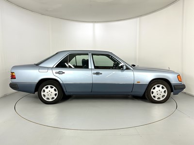 Lot 127 - 1991 Mercedes-Benz 300E