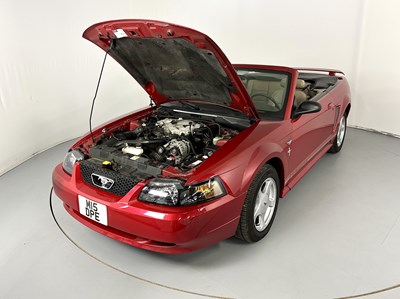 Lot 5 - 2001 Ford Mustang