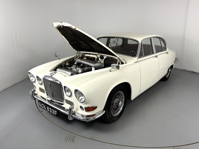 Lot 12 - 1967 Jaguar 420