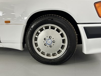 Lot 93 - 1990 Mercedes-Benz 260E Sportline