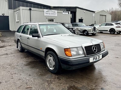 Lot 97 - 1988 Mercedes-Benz E230