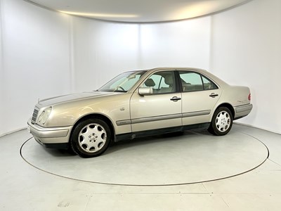 Lot 88 - 1997 Mercedes-Benz E280