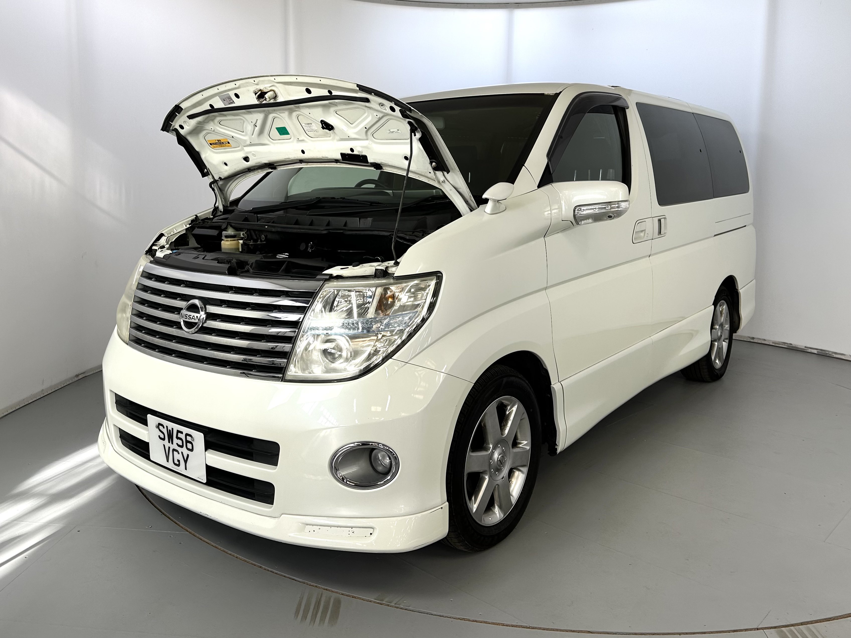 日産　エルグランドHighway star E51 330px-2004-
