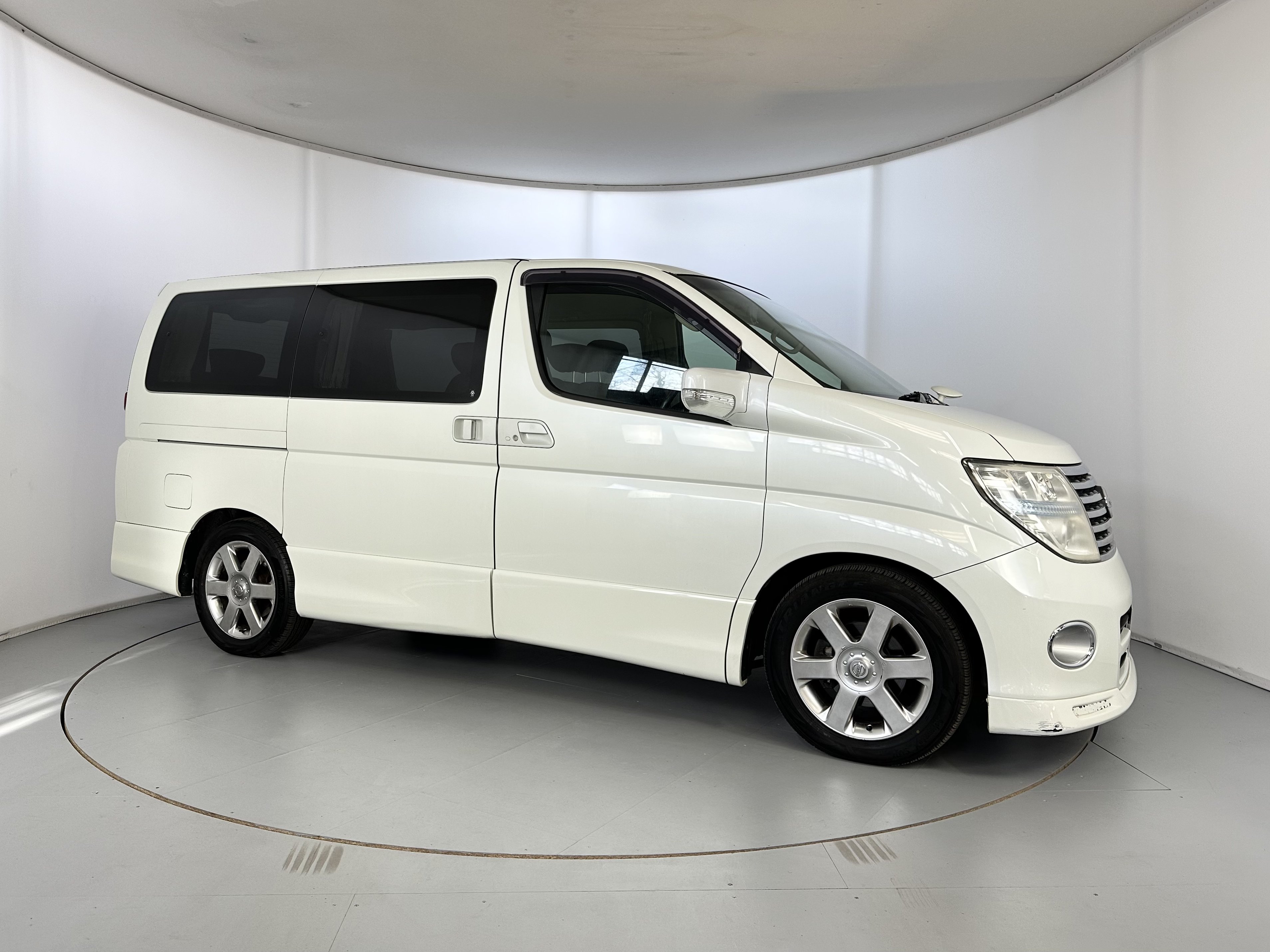日産　エルグランドHighway star E51 Nissan Elgrand Highway Star Specs, Dimensions and Photos